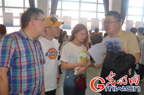 黑龙江工商学院举办2018年毕业生春季供需见面会